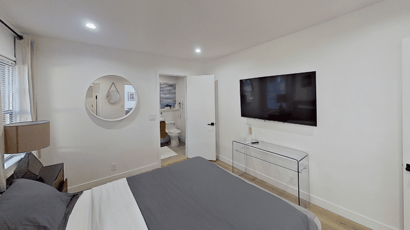 NORTH HOLLYWOOD House: 10863 KLING ST # 4