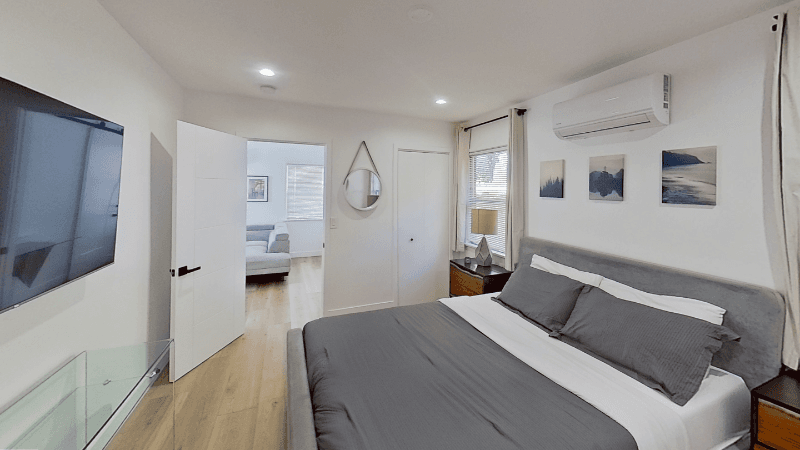 NORTH HOLLYWOOD House: 10863 KLING ST # 4