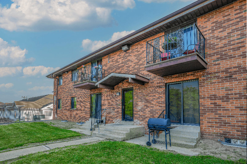 Milwaukee Apartment: 7512 N. GRANVILLE RD