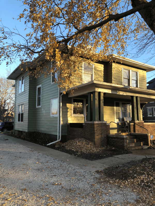 Danville Single Room: 419 N Gilbert St.