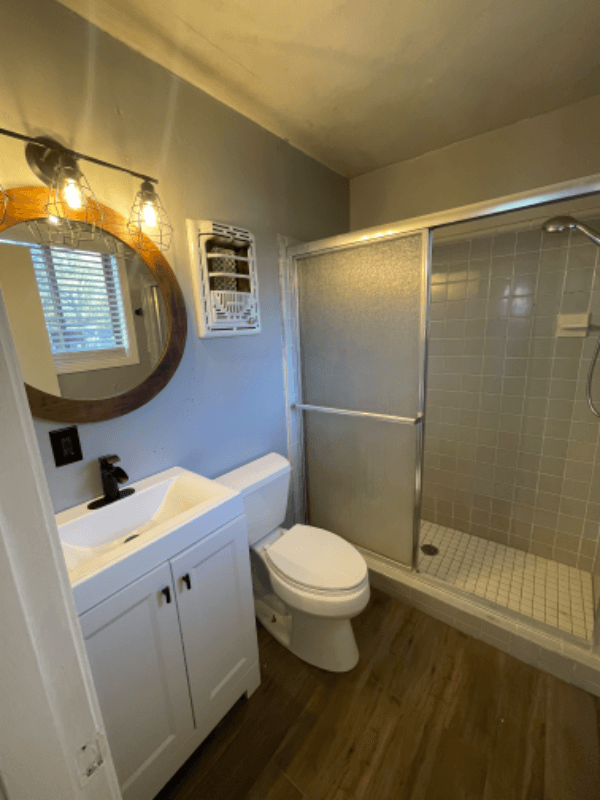 Monroe House: 207 Monroe Dr