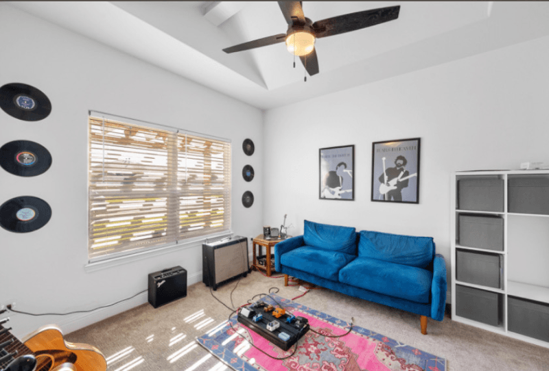 Lubbock House: 5840 Itasca St