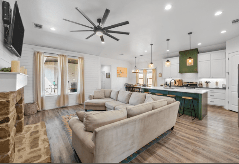 Lubbock House: 5840 Itasca St