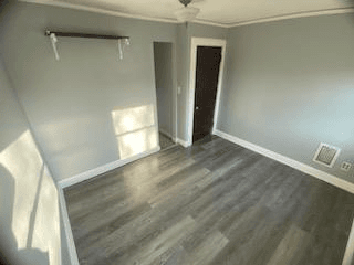 Lorain House: 413 Augusta Ave