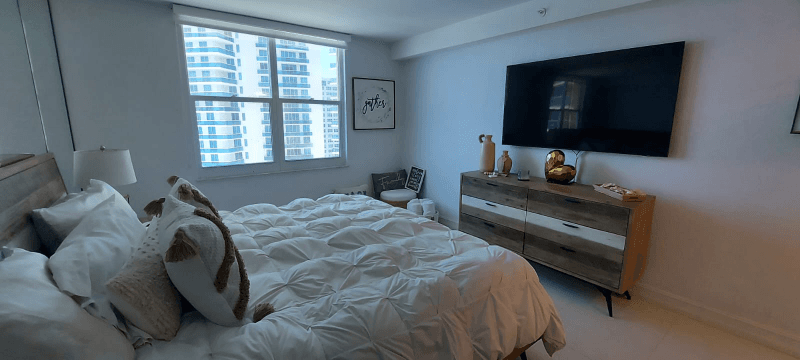 HOLLYWOOD Condo: 2501 S OCEAN DR