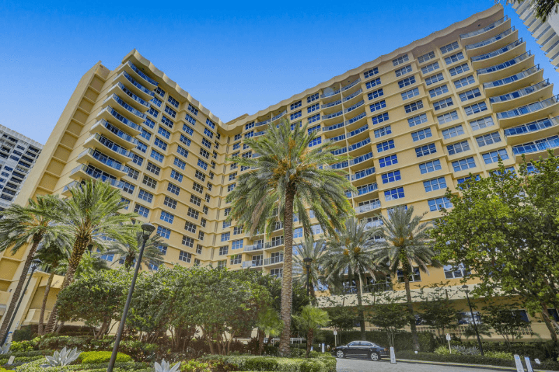 HOLLYWOOD Condo: 2501 S OCEAN DR