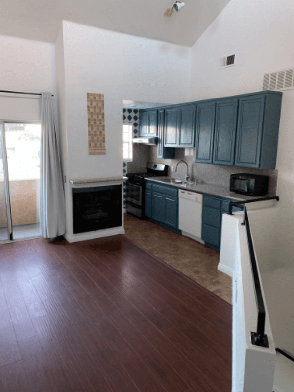 Los Angeles Apartment: 2436 S. Federal Ave 8