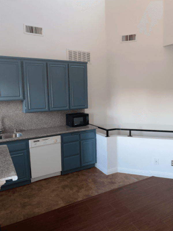 Los Angeles Apartment: 2436 S. Federal Ave 8