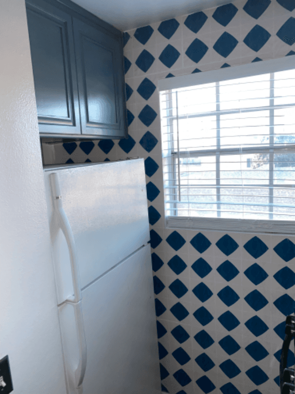 Los Angeles Apartment: 2436 S. Federal Ave 8