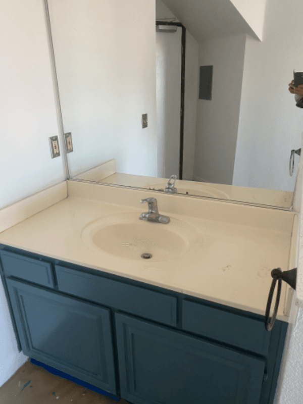 Los Angeles Apartment: 2436 S. Federal Ave 8