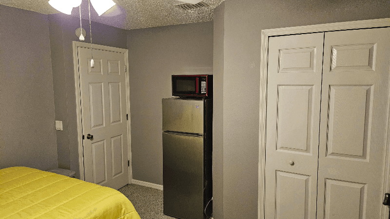 Deltona Single Room: 2885 W Huron Dr.