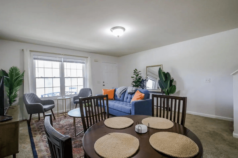 Savannah Townhome: 1506 E Henry street