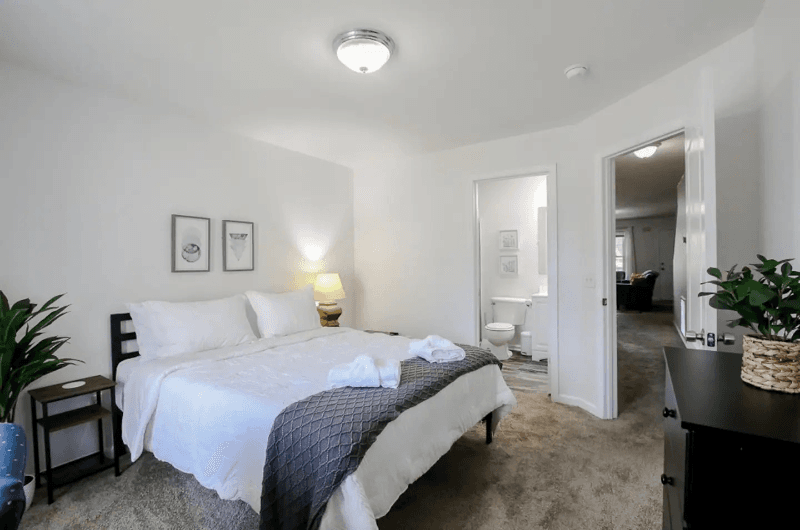 Savannah Townhome: 1506 E Henry street