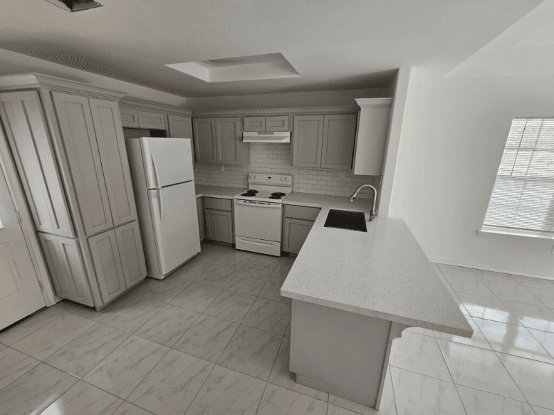 San Juan Apartment: 700 N. Veterans Blvd