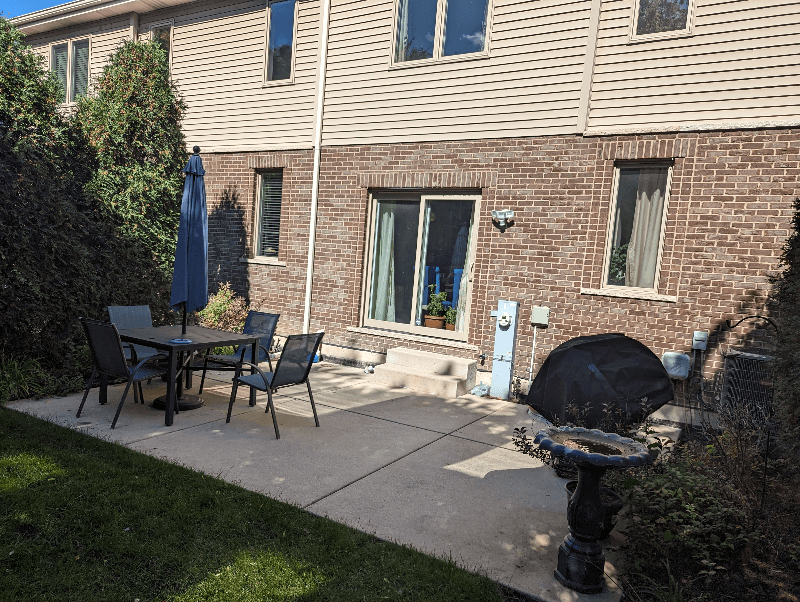 Itasca Townhome: 394 E Tall Oaks Ln