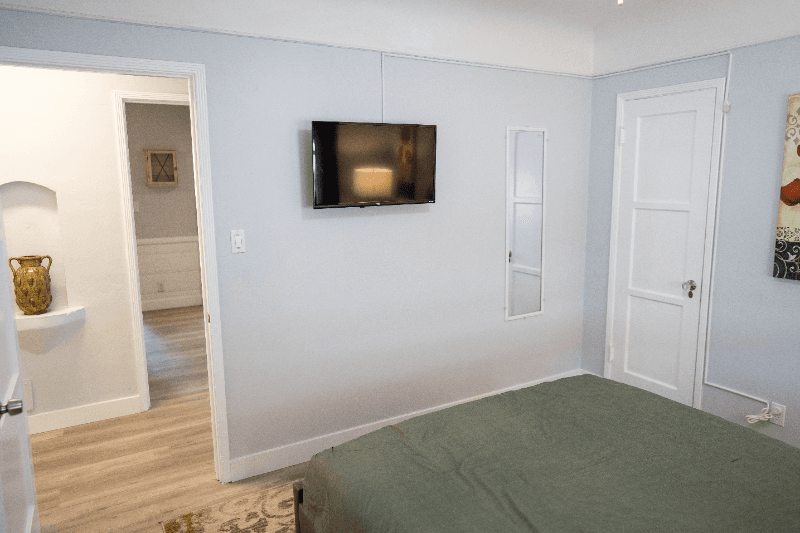 North Hollywood House: 10857 Kling St,