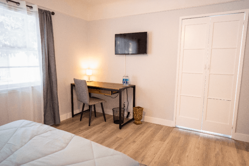 North Hollywood House: 10857 Kling St,