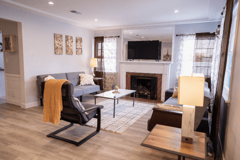 North Hollywood House: 10857 Kling St,
