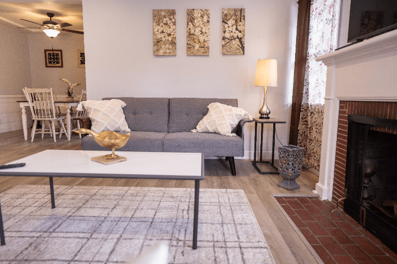 North Hollywood House: 10857 Kling St,