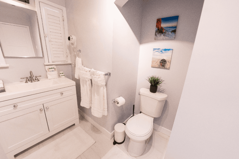 North Hollywood House: 10857 Kling St,