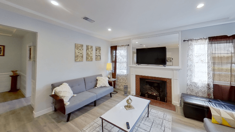 North Hollywood House: 10857 Kling St,