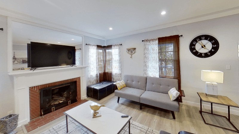 North Hollywood House: 10857 Kling St,