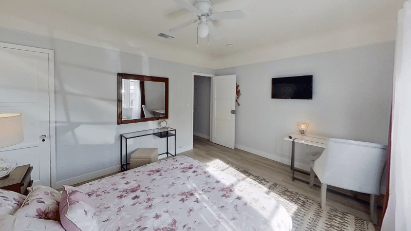 North Hollywood House: 10857 Kling St,