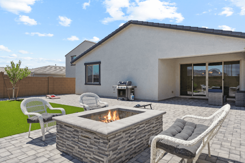 Laveen House: 10621 S 55th Dr