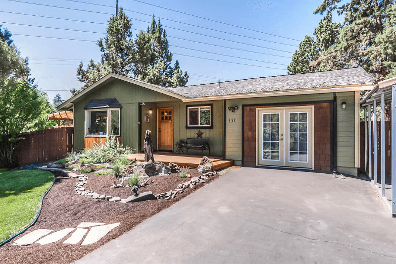 Bend House: 935 SE Douglas Street