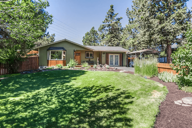 Bend House: 935 SE Douglas Street
