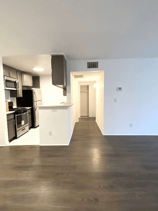 Glendale Apartment: 465 oak st