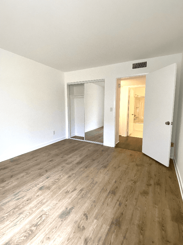 Glendale Apartment: 465 oak st