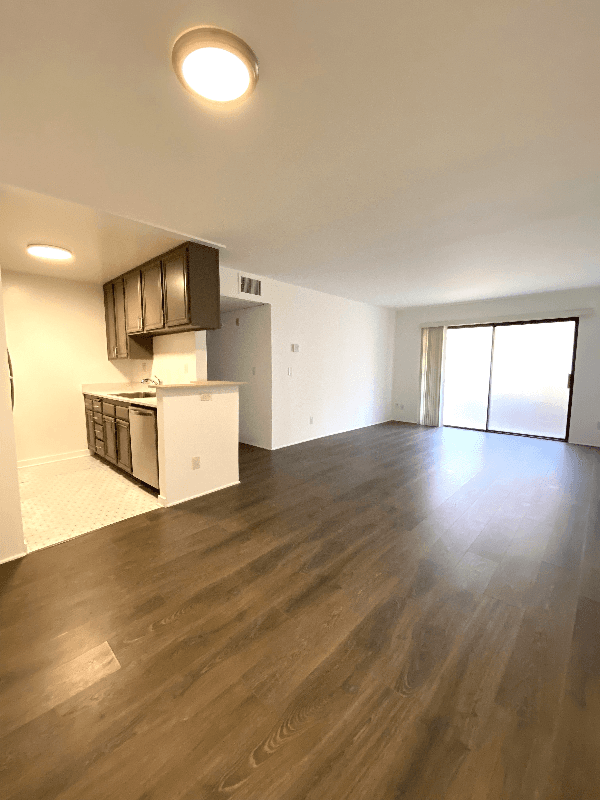 Glendale Apartment: 465 oak st