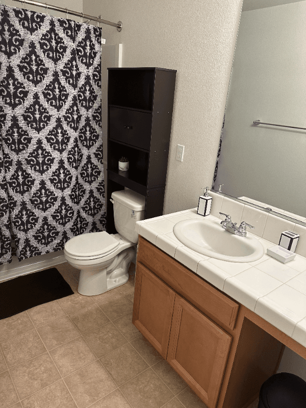 Plumas Lake Single Room: 1335 Meadow Ranch St
