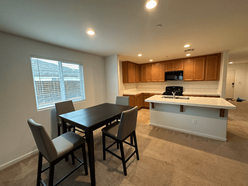 Plumas Lake Single Room: 1335 Meadow Ranch St