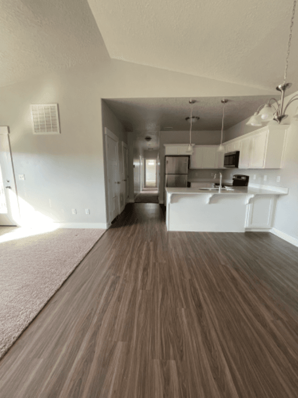 Vineyard Condo: 761 N 260 W