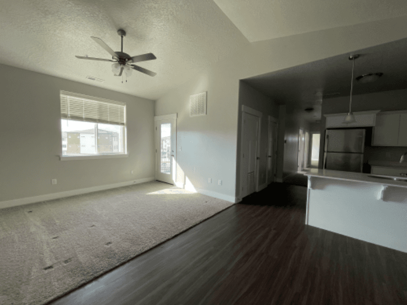 Vineyard Condo: 761 N 260 W