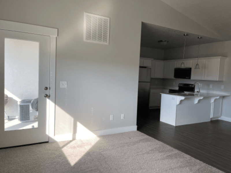 Vineyard Condo: 761 N 260 W