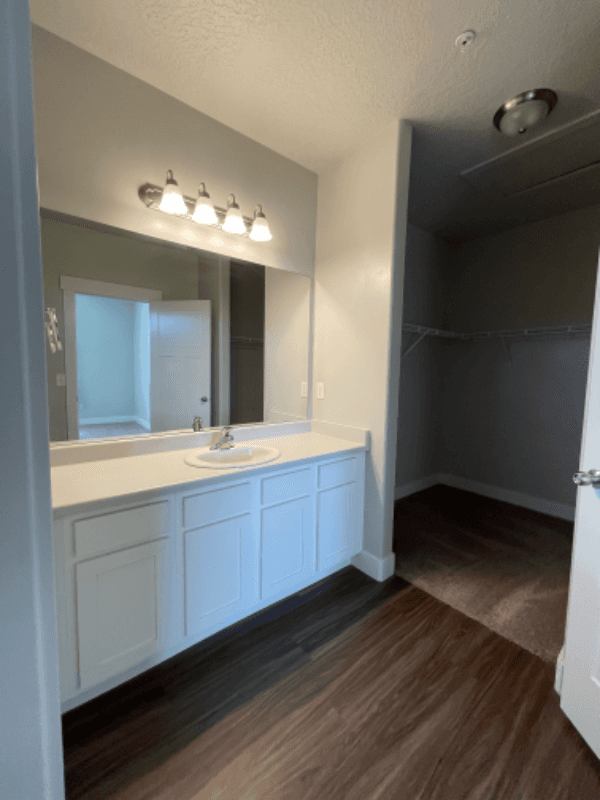 Vineyard Condo: 761 N 260 W