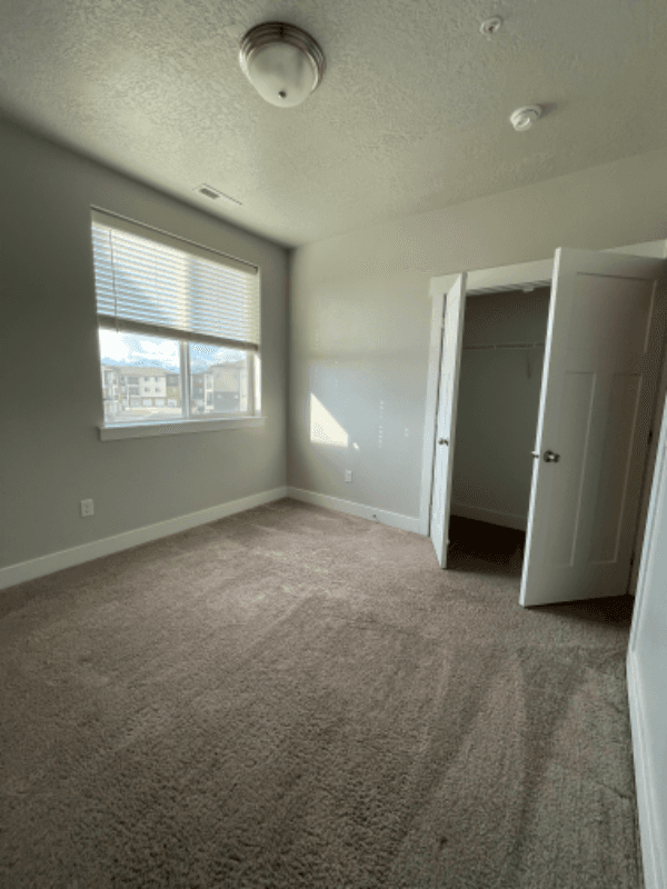 Vineyard Condo: 761 N 260 W