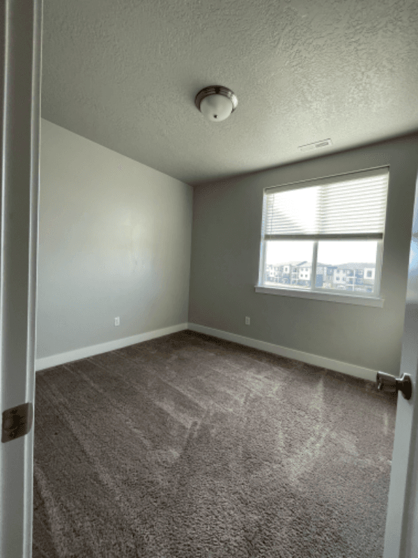 Vineyard Condo: 761 N 260 W