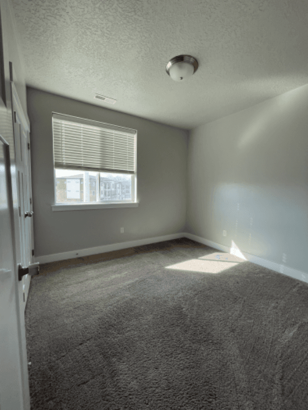 Vineyard Condo: 761 N 260 W