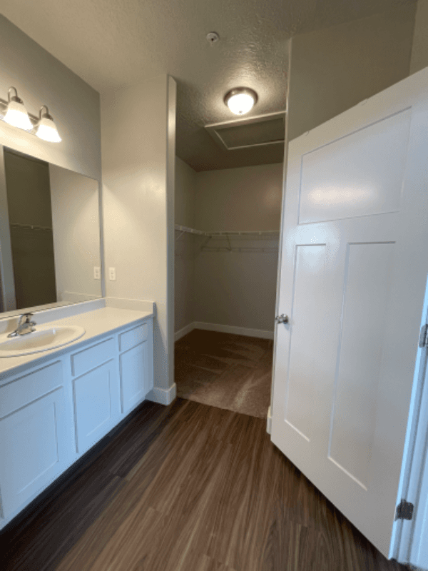 Vineyard Condo: 761 N 260 W