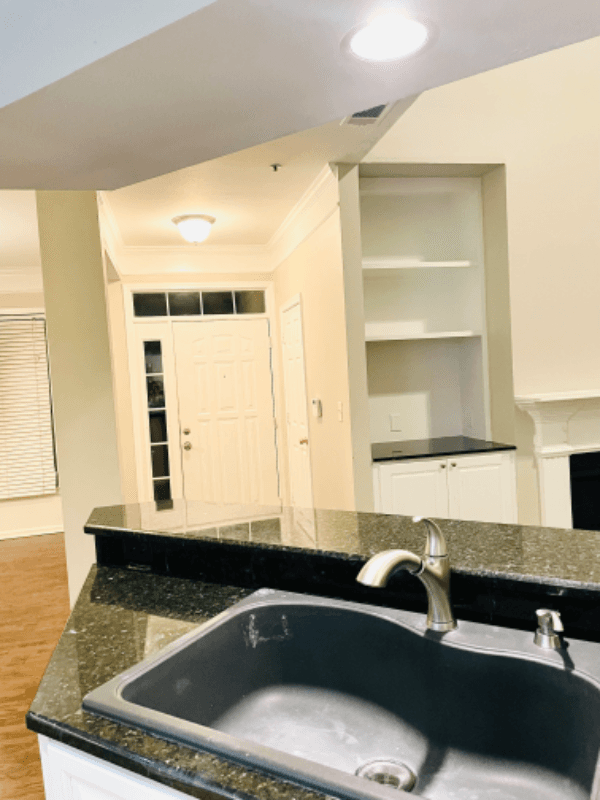 Milton House: 518 Sandringham Dr