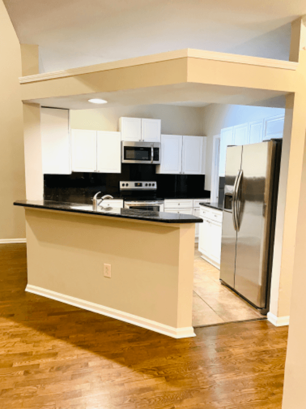 Milton House: 518 Sandringham Dr