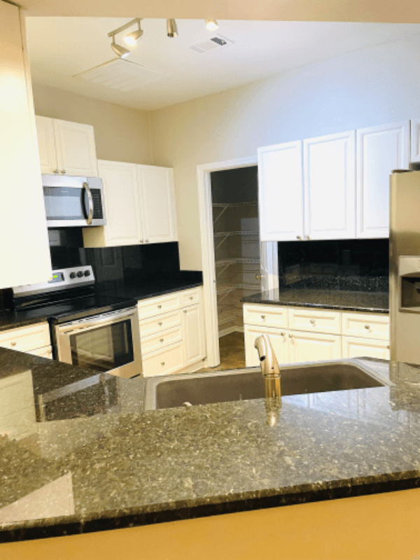 Milton House: 518 Sandringham Dr