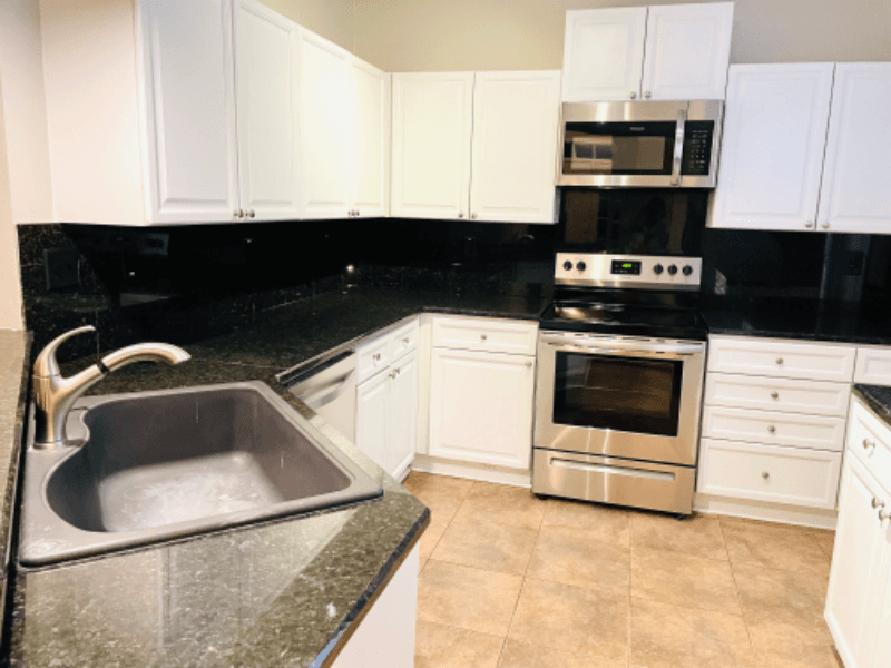 Milton House: 518 Sandringham Dr