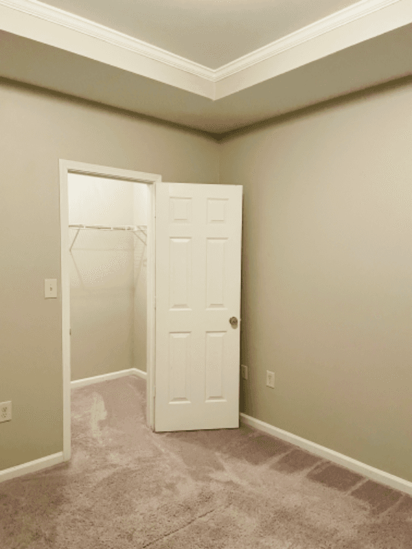 Milton House: 518 Sandringham Dr