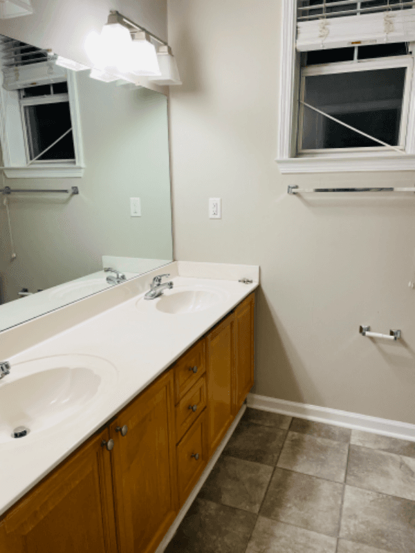 Milton House: 518 Sandringham Dr