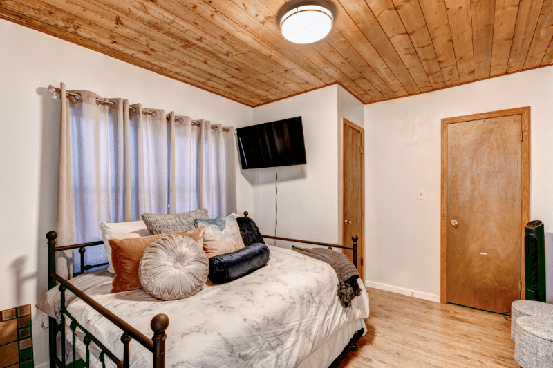 Albuquerque Single Room: 410 Harvard Drive Southeast